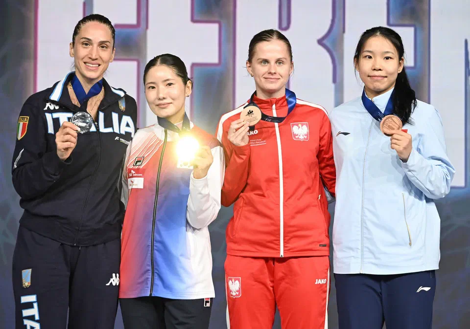 Medalistki mistrzostw świata stoją z medalami